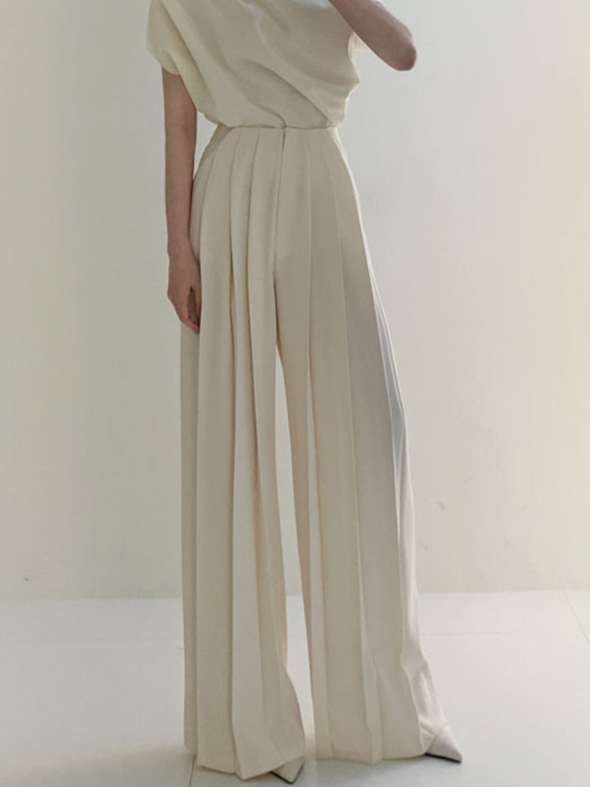 Tailored Pleated Wide-Leg Trousers