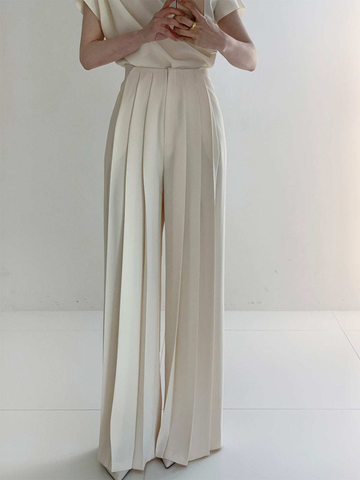 Tailored Pleated Wide-Leg Trousers