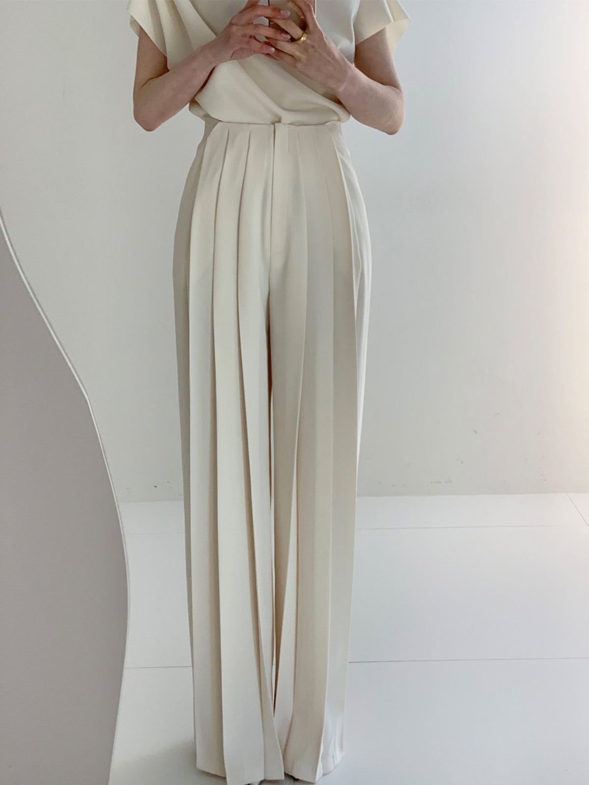 Tailored Pleated Wide-Leg Trousers