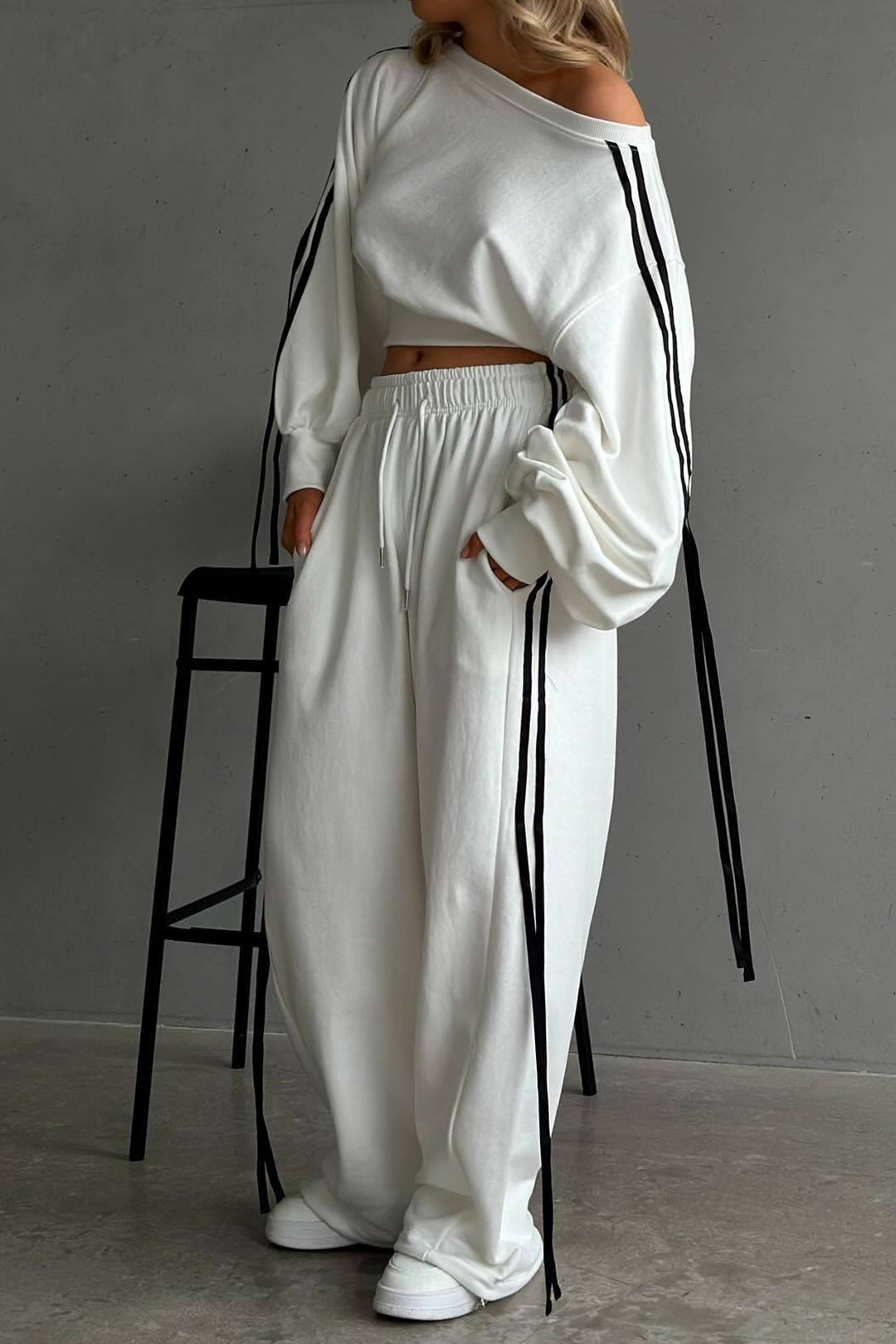 Contrast Bow Wide-Leg Pants